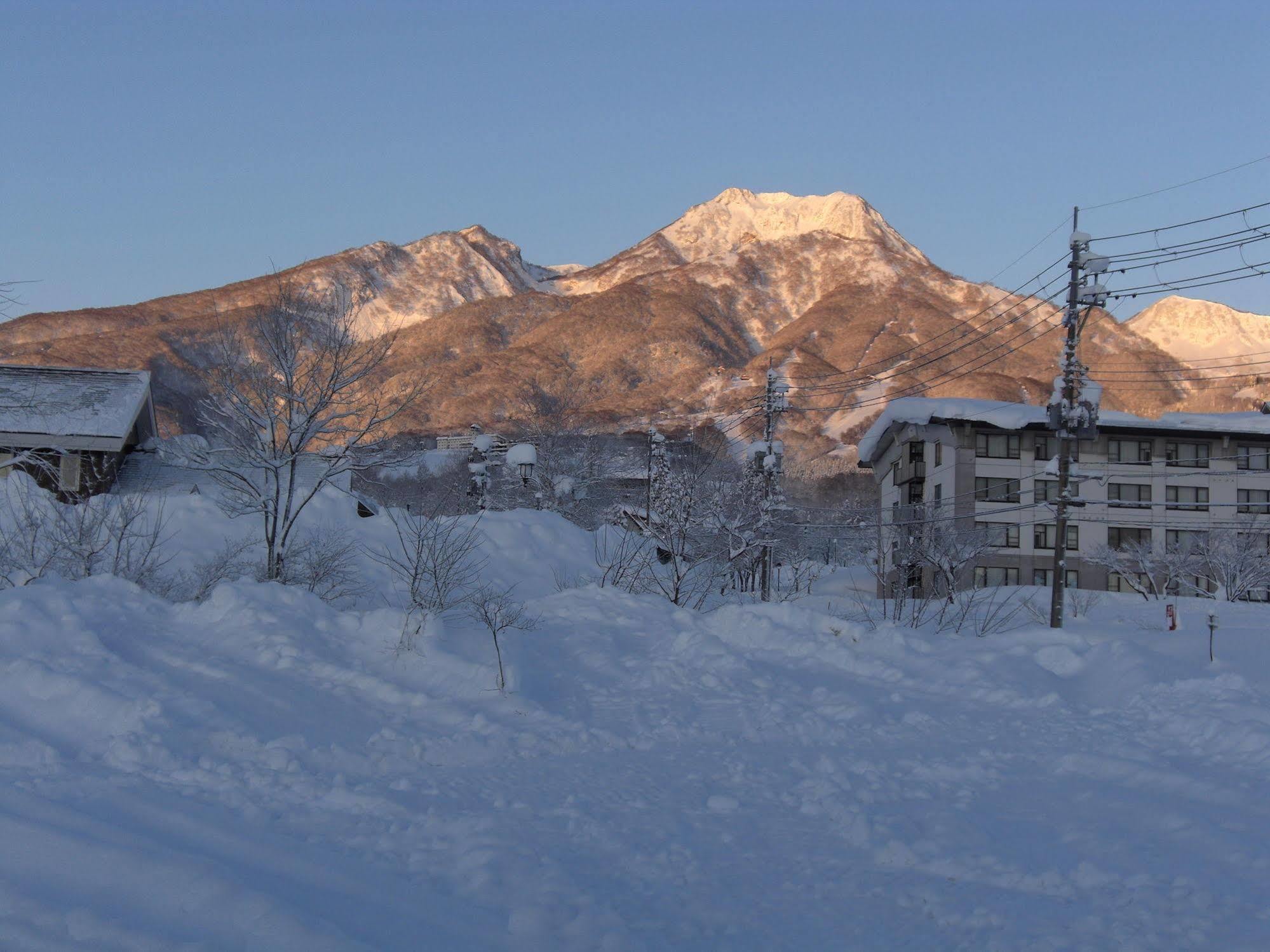 Akakura Yours Inn Myoko Bagian luar foto