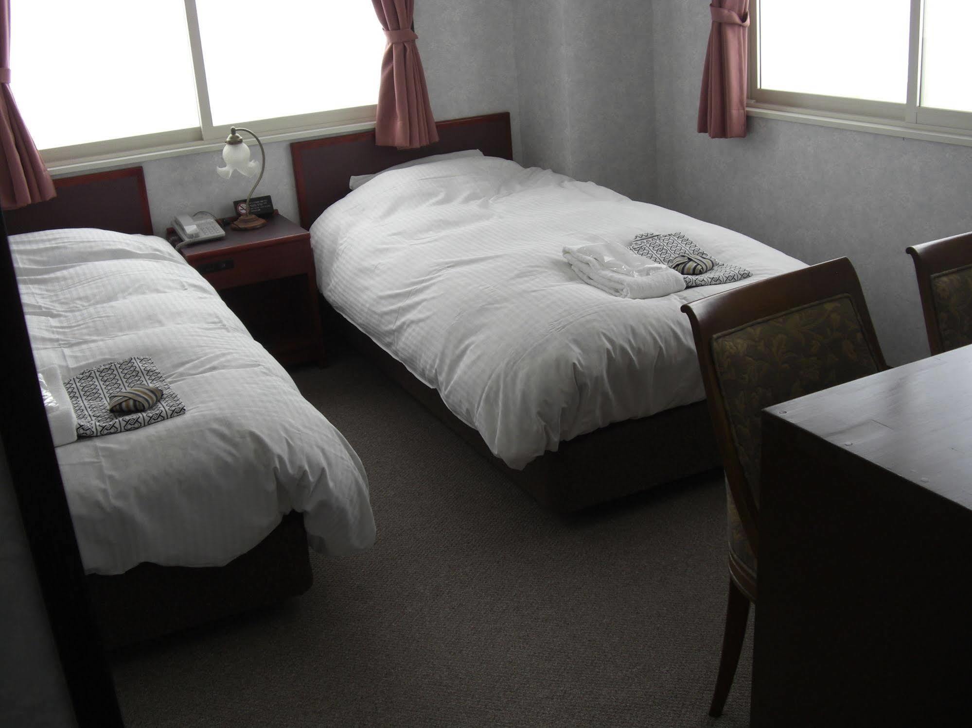 Akakura Yours Inn Myoko Bagian luar foto